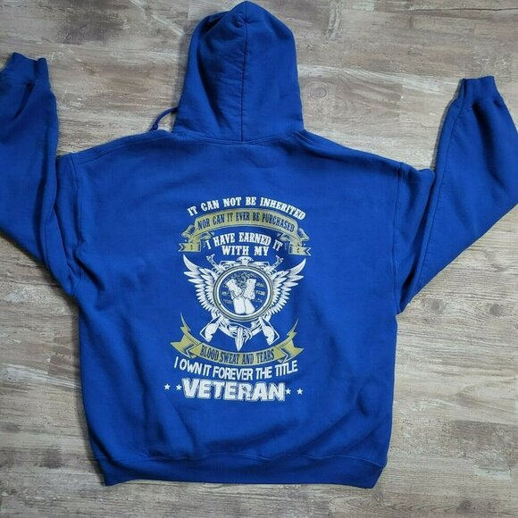 Gildan Heavy Blend Veteran Military Hoodie Sweatshirt Blue Vintage Skull Earned - Picture 1 of 12